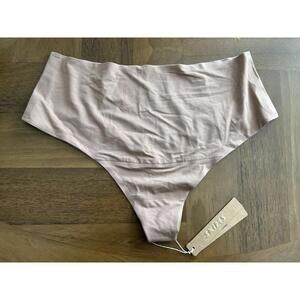 NEW SKIMS Fits Everybody Thong in Nude Size Medium